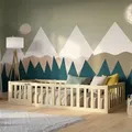 Crazy Pine Kinderbett 140x180 cm – Natürlichem Holz  - Montessori Bodenbett mit Rausfallschutz 40cm und Öffnbarer Barriere - Crazy Johnny - Naturbelassen