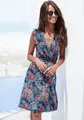 s.Oliver Jerseykleid mit Alloverdruck und V-Ausschnitt, Sommerkleid in Wickeloptik, blau-koralle bedruckt