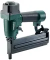 metabo Druckluft-Klammergerät/-Nagler DKNG 40/50 - Für Nägel 15–50 mm & Klammern 15–40 mm- Werkzeugloser Wechsel, Kontaktsicherung, ergonomisch, vibrationsarm - Inkl. Schutzbrille, Öl & Koffer