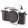 Olympus OM-D E-M10 Mark II Gehäuse silber Gebrauchtware | Sehr leichte Gebrauchsspuren | 12 Monate Garantie