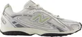Kaufen Sie den New Balance U204LSWB Garter Snake bei Kicksshop. Trendiger beigefarbener Damen-Sneaker mit Schlangenprint und bequemer Passform.