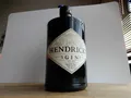 GIN HENDRICK'S DISTILLED & BOTTLED IN SCOTLAND 44 % HANDCRAFTED 70 cl EST. 1886