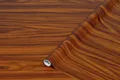 d-c-fix Möbel-Klebefolie Nussbaum Gold, 90 cm x 2,1 m - abwaschbare und selbstklebende Deko-Folie für Küche, Schrank, Tisch & Fensterbank - modern & nachhaltig