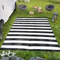 TAPISO Ibiza Teppich Outdoor Zweiseitig Wendbar Wasserdicht Resistent Streifen Zebra Weiß Schwarz Picknick Strand Garten ÖKO-TEX 120 x 180 cm