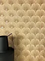 NEWROOM Tapete Gold Vliestapete Fächer - Mustertapete Modern Ornamente Glänzend Retro Vintage Vintage Orientalisch inkl. Tapezier-Ratgeber