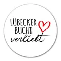 Huuraa Aufkleber Lübecker Bucht verliebt 10cm rund Sticker Geschenkidee