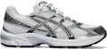 Kaufen Sie den ASICS GEL-1130 White Pure Silver bei Kicksshop. Sportlicher weiß-silberner Sneaker mit GEL-Dämpfung und Retro-Running-Design.