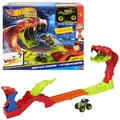 Hot Wheels Monster Trucks Spielset, Snake Slam Takedown Trackset mit exklusivem Bone Shaker Spielfahrzeug im Maßstab 1:64, mit Track, JJN44