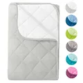 wometo Microfaser Sommer Steppbett Wende-Design 155x220 OekoTex – weiß und hellgrau Kochfest 95° Sommerbettdecke für Camping und heiße Tage I ohne Bezug verwendbar I farbig & bunt