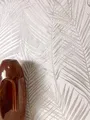 NEWROOM Tapete Creme Vliestapete Dschungel - Mustertapete Modern Weiß Palmen Blätter Blumentapete Tropisch Dschungeltapete Regenwald inkl. Tapezier-Ratgeber