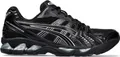 Kaufen Sie den ASICS GEL-KAYANO 14 Black Pure Silver bei Kicksshop. Sportlicher schwarz-silberner Sneaker mit GEL-Dämpfung und Retro-Running-Design.
