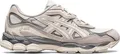 Kaufen Sie den ASICS Gel-NYC Cream Oyster Grey bei Kicksshop. Sportlicher beige-grauer Herrensneaker mit GEL-Dämpfung und modernem Design.