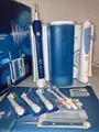 Oral-B Pro 2000 Elektrische Zahnbürste mit OxyJet Munddusche, 3 Aufsteckbürsten,