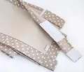 Bettumrandung Babybett 60x120 cm – 2 teiliges 110x30 cm Set – Atmungsaktiver 5 mm Netzstoff – Babybett Umrandung mit starkem Klettverschluss – Sicherer Gitterbett Umrandung (BRAUN Punkte/Beige Netz)