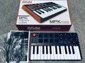 AKAI Professional USB MIDI Keyboard Controller 25 Key 8 Pad MPK Mini MK2
