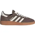 Kaufen Sie den Adidas Handball Spezial Earth Strata Off White Gum bei Kicksshop. Retro-Uni-Sneaker mit Gummisohle und klassischem Handball-Design. - Braun/Beige - 42