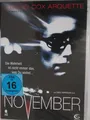 November - unheimliche Aufnahmen - Scream Star Courteney Cox Arquette