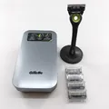 Gillette Rasierer Herren Rasurset mit Magnetische Basis und 5 Ersatzklingen Pfle