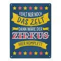Fehlt nur noch das Zelt dann wäre der Zirkus hier komplett Metallschild XXL mit Aufschrift Fahnen Sterne Motiv
