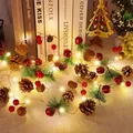 2 Stück Weihnachtsgirlande mit Beleuchtung 20LEDs,Tannengirlande Lichterkette 1.8m Batteriebetrieben Deko Treppe Fenster(Beere Tannenzapfen Glöck...