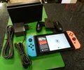 Nintendo Switch Konsole mit Joy-Con - Neon-Rot/Neon-Blau