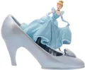 Enesco Disney Showcase 100 Years of Wonder Cinderella and her Glass Slipper Figur, 17,8 cm, Mehrfarbig