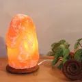 HIMALAYA SALT DREAMS Salzkristall-Tischlampe Rock, Leuchtmittel wechselbar, Warmweiß, Handgefertigt - jeder Stein ein Unikat, H: ca.18 cm, ca. 2-3kg, orange