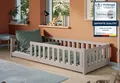 Kids Collective Kinderbett Bodenbett Bett mit Rausfallschutz & Lattenrost Montessori Bett Kinder (weitere Größen 80x160, 90x190, 90x200, 120x200, 140x200 cm), Jugendbett Einzelbett mit Matratze Kaschmir Kiefer 80x180 cm