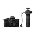 Panasonic Lumix DC-G100DVEGK Micro Four Thirds spiegellose Kamera mit Lumix G Vario 12-32 mm F3.5-5.6 Objektiv & DMW-SHGR2 Stativgriff, 20,3 MP, 4K 30p/FHD 60 Video, Vlog-Cam, USB-C-Ladung, Schwarz