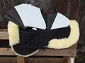 HKM Lammfell Korrektur Sattelkissen mit Taschen und 16 Einlegepads