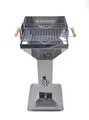 Säulengrill mit 3-fach höhenverstellbarem Grillrost, mit 2 Haltegriffen, Windschutz und Ascheschublade, rostfreier Edelstahl