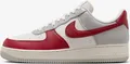 Nike Air Force 1 '07 LV8 "Light Iron Ore Gym Red" Rot/Grau, Größe: 41