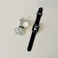 Apple Watch Series 7 41mm Polarstern mit Sportarmband in Dunkelblau