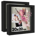 Americanflat 3D-Bilderrahmen zum Befüllen in Schwarz - 2er Set - 20x20 cm Tiefer Objektrahmen mit Weichem Leinentuch als Rückwand - MDF-Holzrahmen mit Bruchsicheren Glas, Aufhängung für die Wand