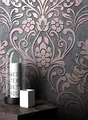 NEWROOM Tapete Grau Vliestapete Glänzend - Barocktapete Barock Rosegold Ornamente Prunk Glanztapete Glamour Metallic Beton-Optik inkl. Tapezier-Ratgeber
