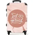 NoBoringSuitcases.com® Großer Koffer - 'Just married' - Marmor - Rosa - Text - Marmoroptik - Kombinationsschloss TSA - Hartschalen Trolley 4 Roll... - Bunt