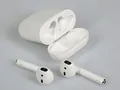 Apple AirPods MV7N2ZM/A mit Ladecase (2. Gen) - Kabellose In-Ear Kopfhörer, Weiß