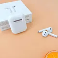 Apple 2. Generation Bluetooth Ohrhörer mit Ladecase Weiß MV7N2ZM/A B-Ware