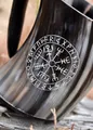 Bierkrug aus Horn – „Vegvísir“; Trinkbecher Mittelalter; Wikinger Humpen; Becher