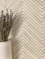 Newroom Vliestapete, Beige Tapete Modern Holz - Holzwand Fischgrätenmuster Creme Grau Boho Natur Paneele Fischgräten für Wohnzimmer Schlafzimmer Küche, Yasha Light Beige
