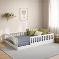 CADANI Timi Kinderbett 120x200 cm Bodenbett, Rausfallschutz abnehmbar, bis 200 kg belastbar, Roll-Lattenrost, Montessori Kiefer Massivholz Bett, 3 Aufbauvarianten, Umbaubar, Weiß