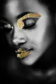 Acrylglasbild "Chepre", Frau-Gemälde-Frau-Bilder von Frauen-Mode-Modern-Fashion-Magazincover, (1 St.), von Hand eingearbeitete Blattgold Applikationen Farbe Bild(er): goldfarben/schwarz B/H: 50 cm x 75 cm